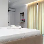 Mia Sarandë